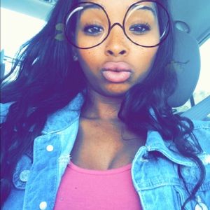 Meet your Posher, Latasha